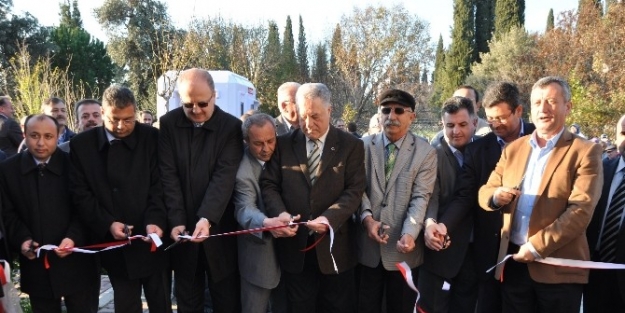 Menemen’de Belediye Hayırseverle Elele