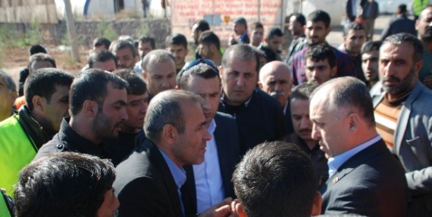 İşçiler Yine Yolu Kapatınca Polis Müdahale Etti