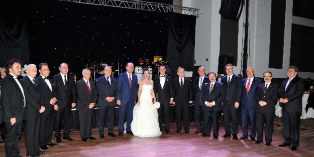 5 Adana Valisini Buluşturan Düğün