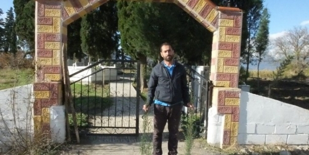 Burhaniye De Mezarlıklara Belediye Temizliği