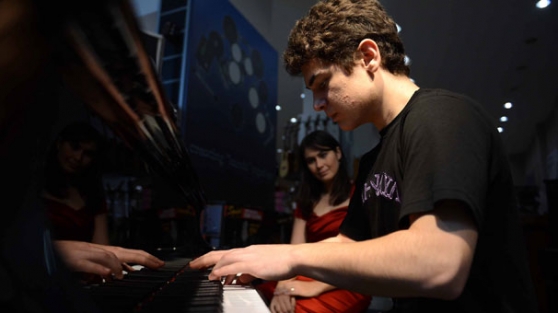 Bursa'nın dehası pasaport engeline takıldı!