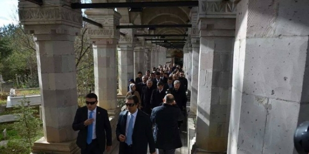 Başbakan Prof. Dr. Ahmet Davutoğlu’nun Erzincan’a Olan İlk Ziyareti Terzi Baba Hazretleri Oldu