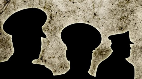 Emekli Albaya kumpas!