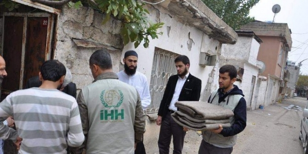 İhh Ve Kızılay’dan Suriyeli 400 Aileye Yardım