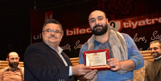 9. Ulusal Bilecik Tiyatro Festivalinde ’’tuzak’’ Adlı Oyun İzleyicilerle Buluştu