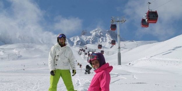 Erciyes Sezona Bomba Gibi Girdi