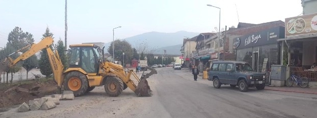 Maşukiye Meydanda Otopark Çalişmasi Başladı