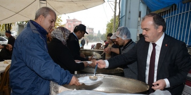 Başkan Gürlesin Aşure Hayrına Katıldı