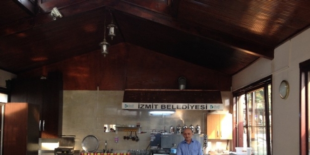 Çay Bahçelerinde Güleryüzlü Hizmet