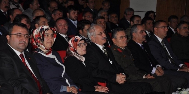 Sivas’ta Öğretmenler Günü Kutlandı