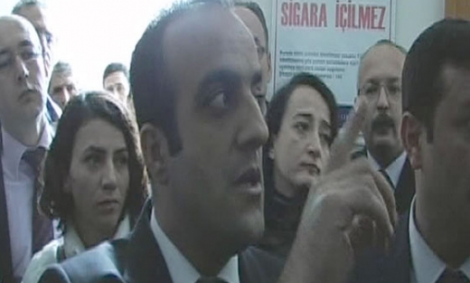 Bursa'daki Öğretmenler Günü kutlamasında arbede