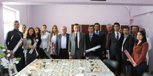 Samsat İlçesinde Öğretmenler Günü Törenle Kutlandı