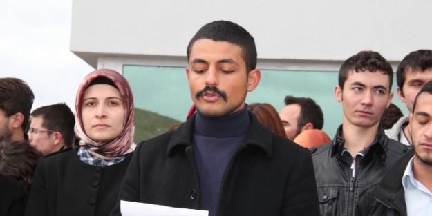 Üniversite Öğrencileri Ölen Arkadaşları İçin Eylem Yaptı