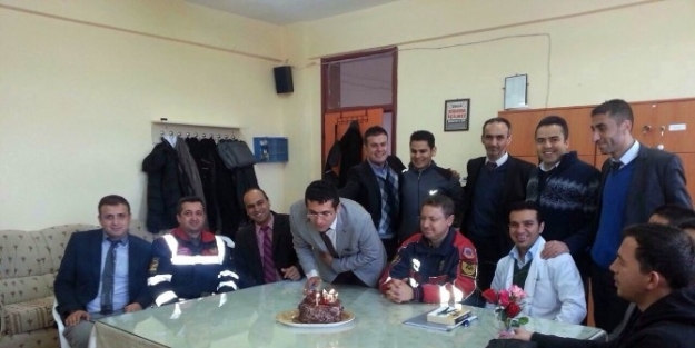Beyşehir’de Jandarmadan Öğretmenlere Yaş Pastalı Kutlama
