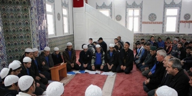 Anadolu İmam Hatip Lisesi Öğrencileri Öğretmenler İçin Mevlüt Okuttu