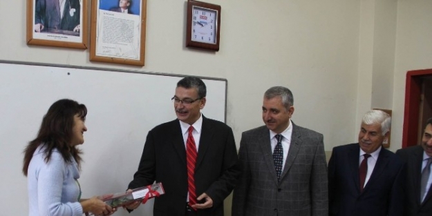 Başkan Güvenç, Öğrencilerle Birlikte Öğretmenlerin Gününü Kutladı