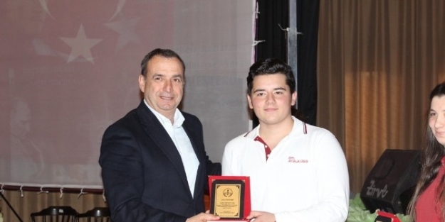 Öğretmenler Yemin Etti, Emekli Öğretmenlere De Şeref Belgesi Verildi