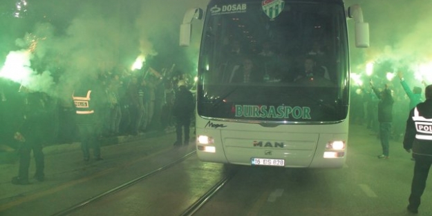 Bursaspor taraftarından coşkulu karşılama!