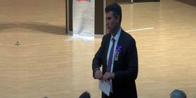 Barolar Birliği Başkanı protokolu yırtıp attı!