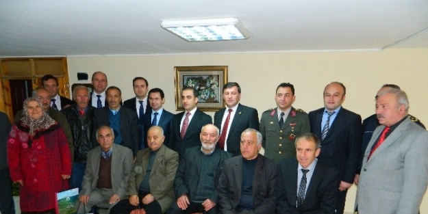 Öğretmenler Günü’nde Emekli Öğretmenlere Yemek Verildi