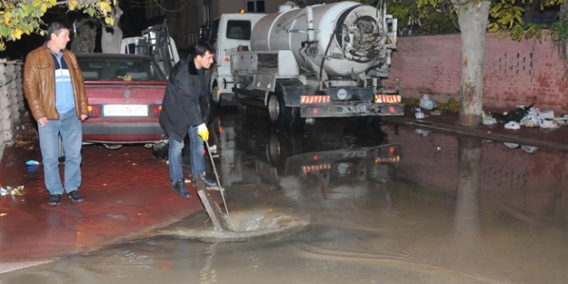 Sokaklar göle döndü