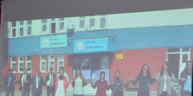 Selendi De Öğretmen Ve Öğrenciler Klip Çekti