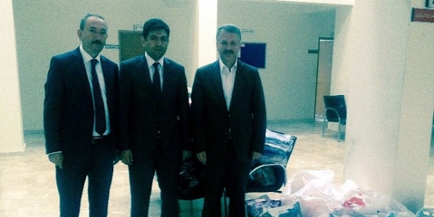 Ayamder’den 50 Öğrenciye Mont Ve Ayakkabı Yardımı