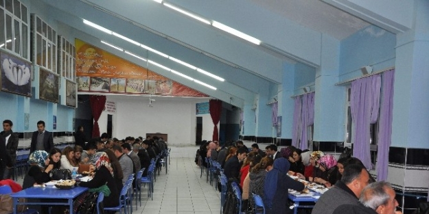 Öğretmenler Gününe Özel Yemekli Kutlama