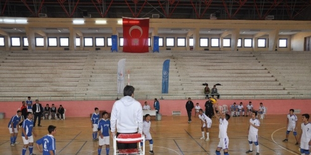 Elbistan’da Voleybol Turnuvası Başladı