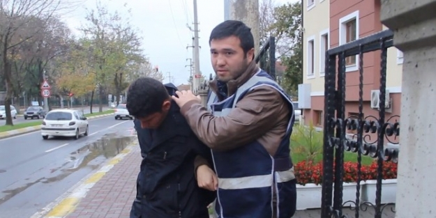 Kendilerini Polis Diye Tanıtan Dolandırıcılar Suçüstü Yakalandı