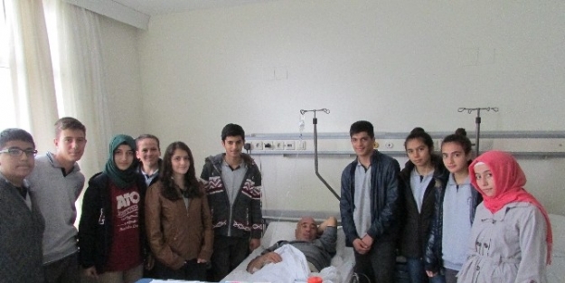 Öğrenciler Balcalı’da Yatan Öğretmenleri Unutmadı