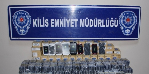 Kilis’te, Kaçak Cep Telefonu, Batarya İle Sigara Yakalandı