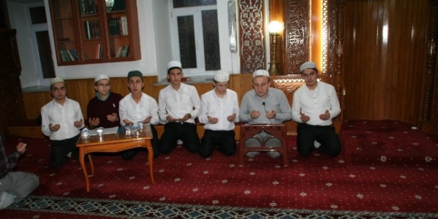 Devrek’te 24 Kasım Öğretmenler Günü Nedeniyle Mevlidi Şerif Programı Düzenlendi