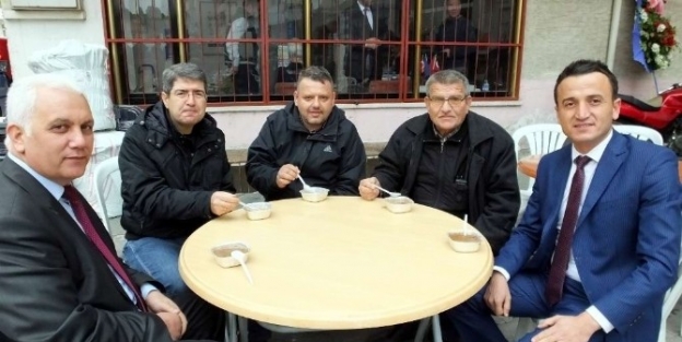 Burhaniye’de Kır Bekçileri Aşure Dağıttı