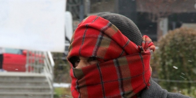 Doğu’da Soğuk Hava Yüzleri Atkıya Sardırdı