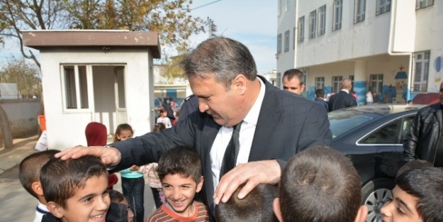 Yunusemre Belediyesi’nden Öğretmenler Günü Kutlaması