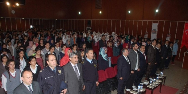 Mavi İzler Projesi Kapsamında, İmzali Kitap Hediye Edildi