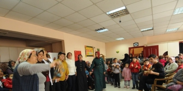 Kadınlar, Kendilerine Yönelik Şiddeti Tiyatroyla Anlattı