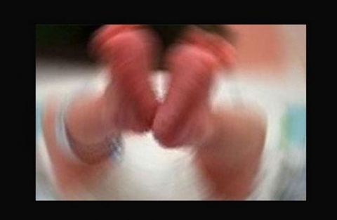 Bebeğin üzerine kaynar su döktüler