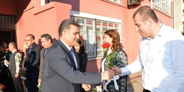 Emniyet Müdürü Zeybek, Okuduğu Okulları Ziyaret Etti