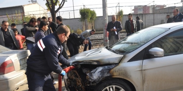 Batman’da Park Halindeki Otomobil Alev Aldı