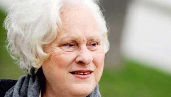 Ünlü şair hayatını kaybetti