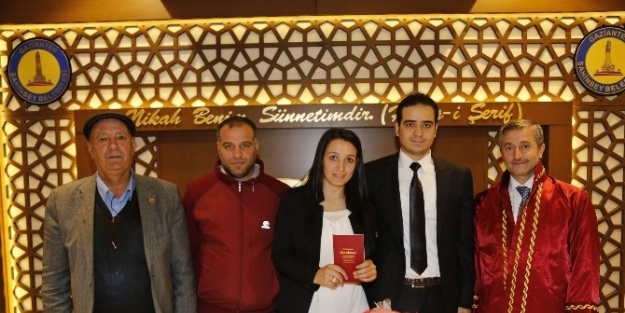 Başkan Tahmazoğlu’ndan Yeni Çiftlere Nikah Sürprizi