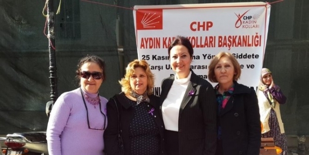 Aydın’da Chp’li Kadınlar Mor Kurdele Dağıttı