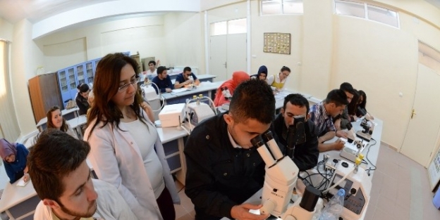 Uşak Üniversitesi Lisansüstü Programlarına Yenilerini Eklemeye Devam Ediyor