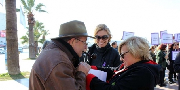 Ayvalık’ta "25 Kasım Kadına Yönelik Şiddete Karşı Uluslararası Mücadele Ve Dayanışma Günü"