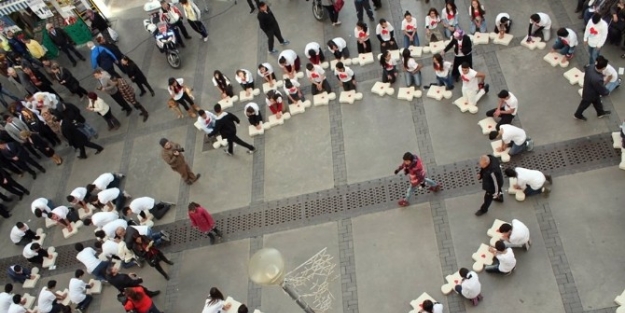 Türkiye’nin İlk 200 Öğrencili Kalp Masajı