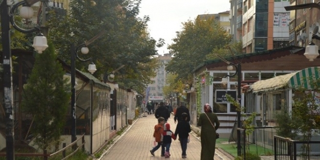 Kafeler Sokağı Tek Yönlü Trafiğe Açılıyor