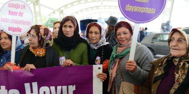 Nilüfer'de kadına şiddete hayır yürüyüşü yapıldı