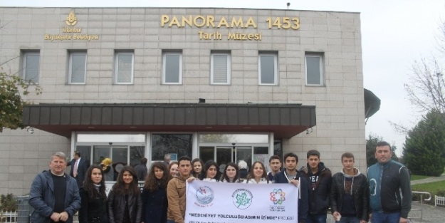 Öğrenciler İstanbul’un Tarihi Yerlerini Gezdi